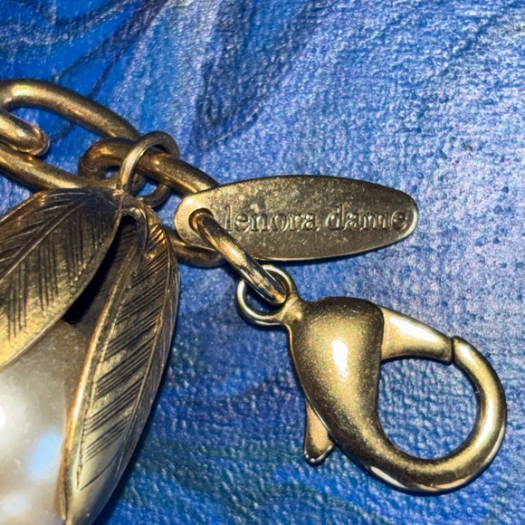 Vintage Lenora Dame Large Dangle Charm Bracelet - Picture 4 of 7